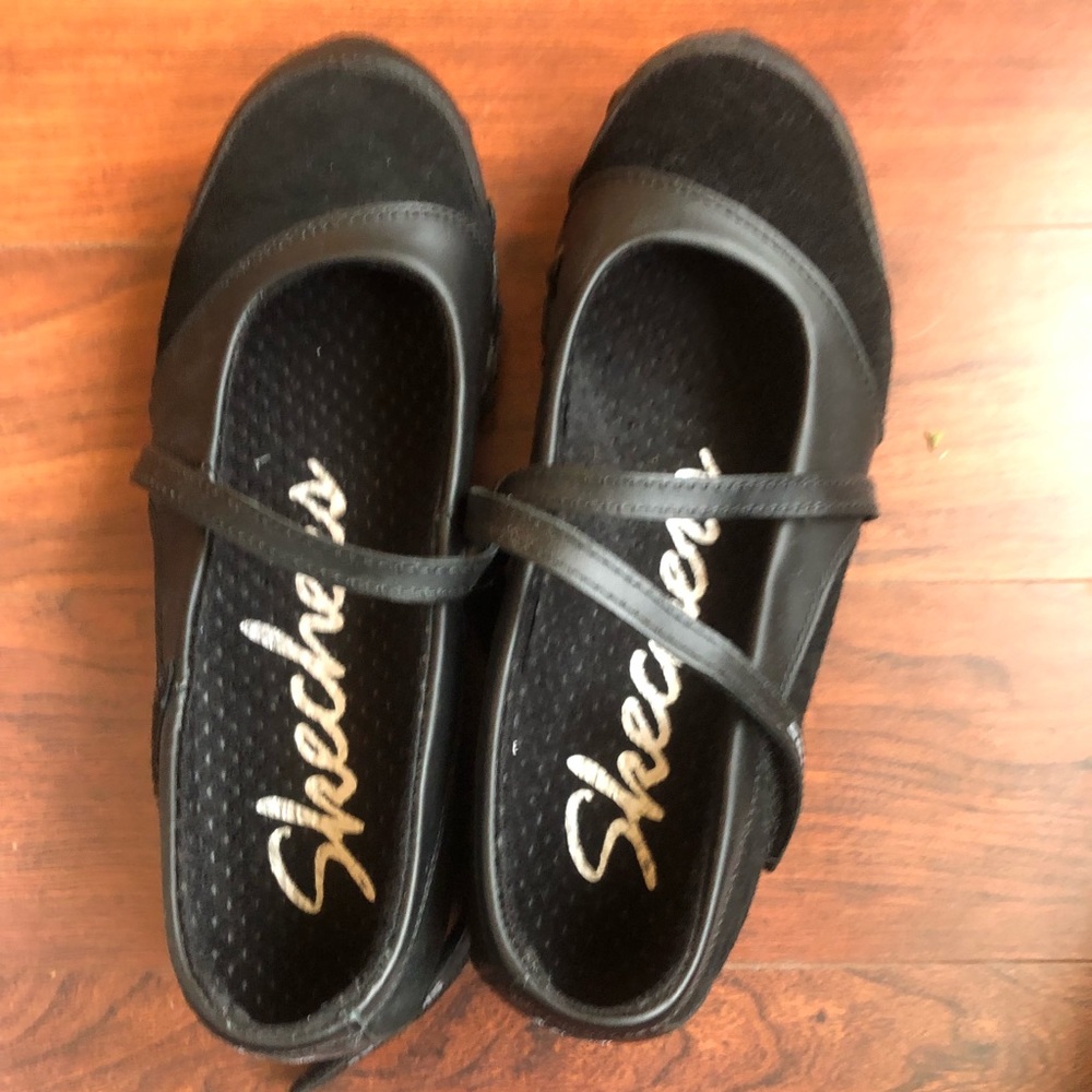 Size 7.5 sketchers in new condition
